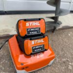 Stihl Akkupack mit Ladegerät