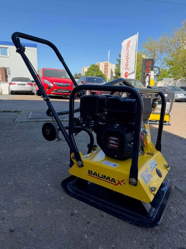 Kleine Baumax Rüttelplatte